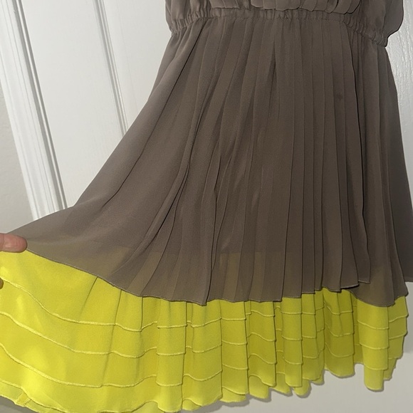 Jessica Simpson XSBrown and Yellow Pleated Dress - Picture 3 of 10